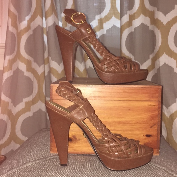 Dereon Brown Heels - Picture 1 of 4